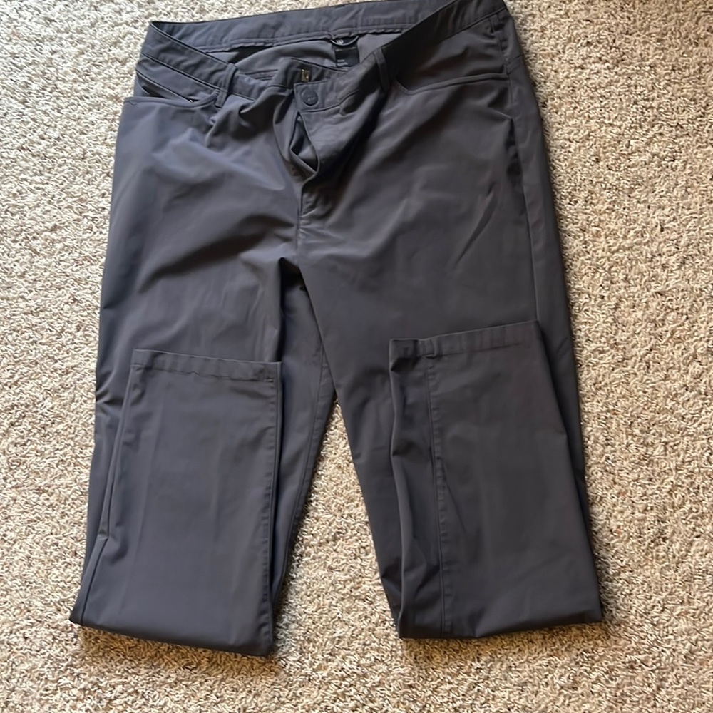 All in Motion Casual Pants 100% Polyester Mens Size 38W x32L Gray. EUC